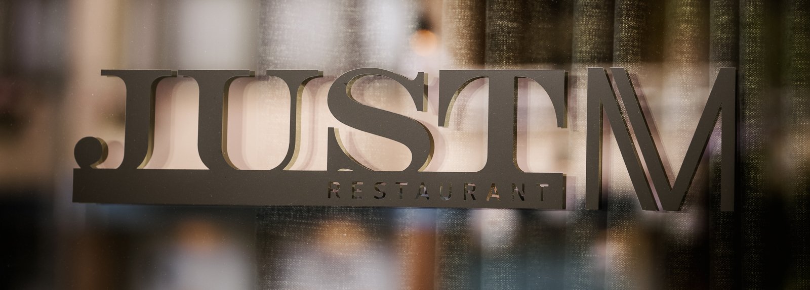 <p>just M -big sign</p>